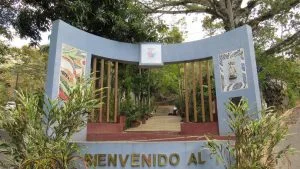 Entrada del sendero hacia el cerro las pavas